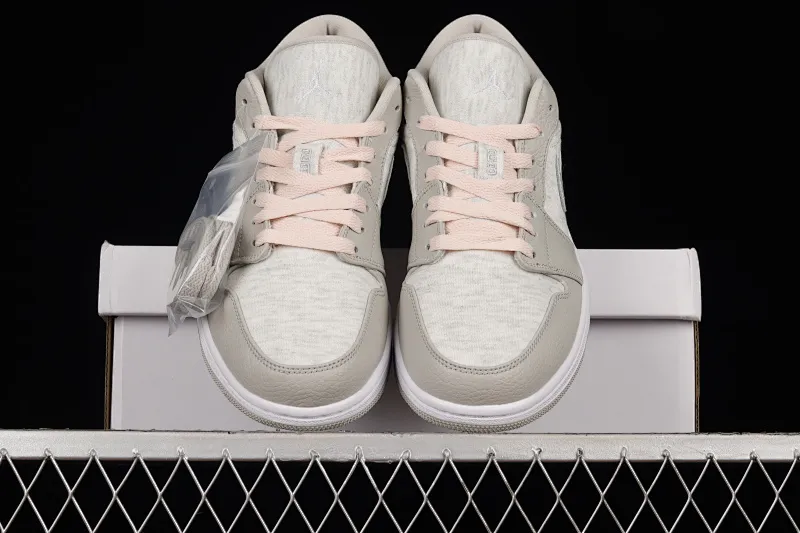 All categories Air Jordan Jordan series basketball shoes Air Jordan 1 Low Air Jordan 1 Low "Light Iron Ore" AJ1 Joe 1 gray and white powder low-top basketball shoes DQ6076-001